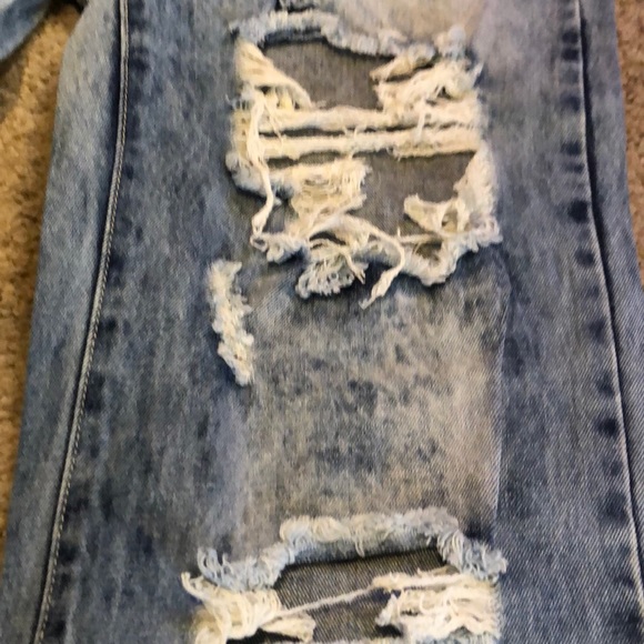 Distressed jeans - Picture 4 of 8